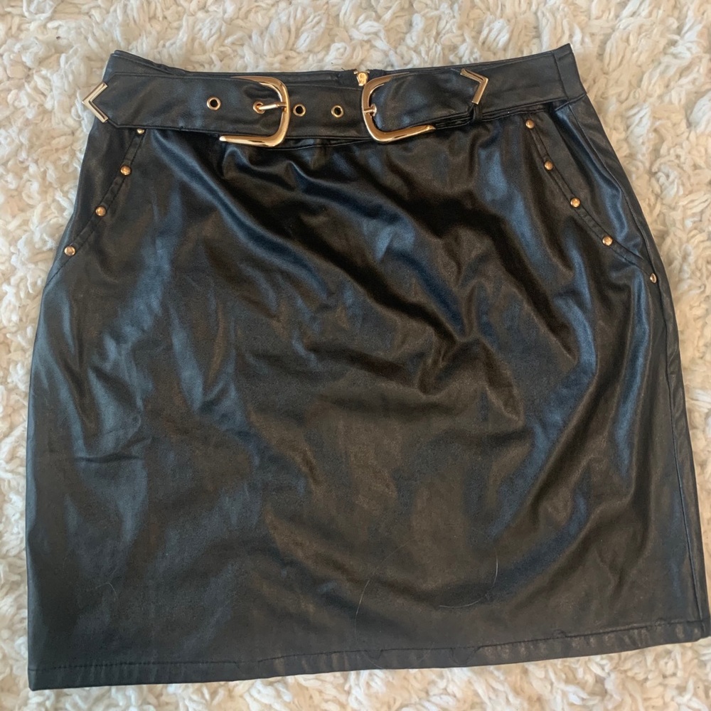 Black leather Skirt, never worn!